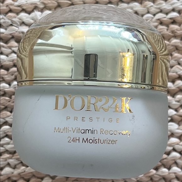 D'Or Skincare Prestige Multi-Vitamin Recovery 24H Moisturizer - Gold and White - Picture 2 of 3